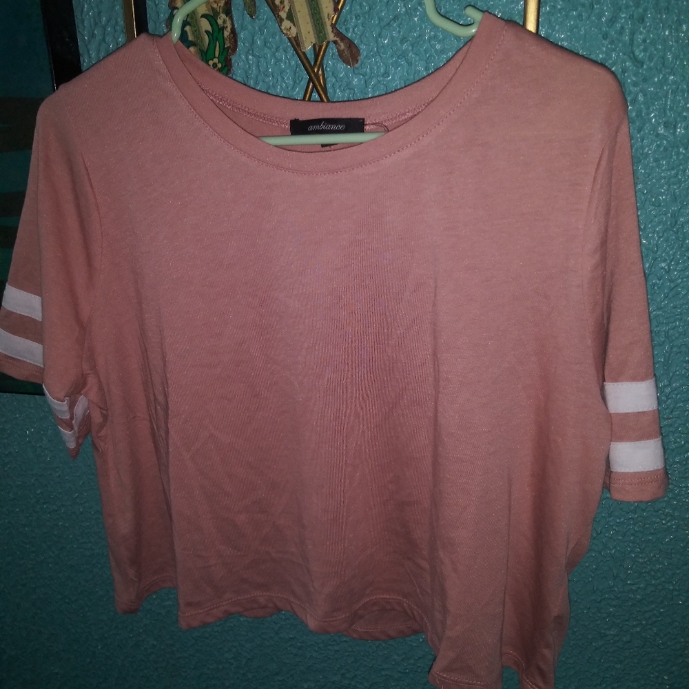 👕 NWOT Pink Crop Top 👕
